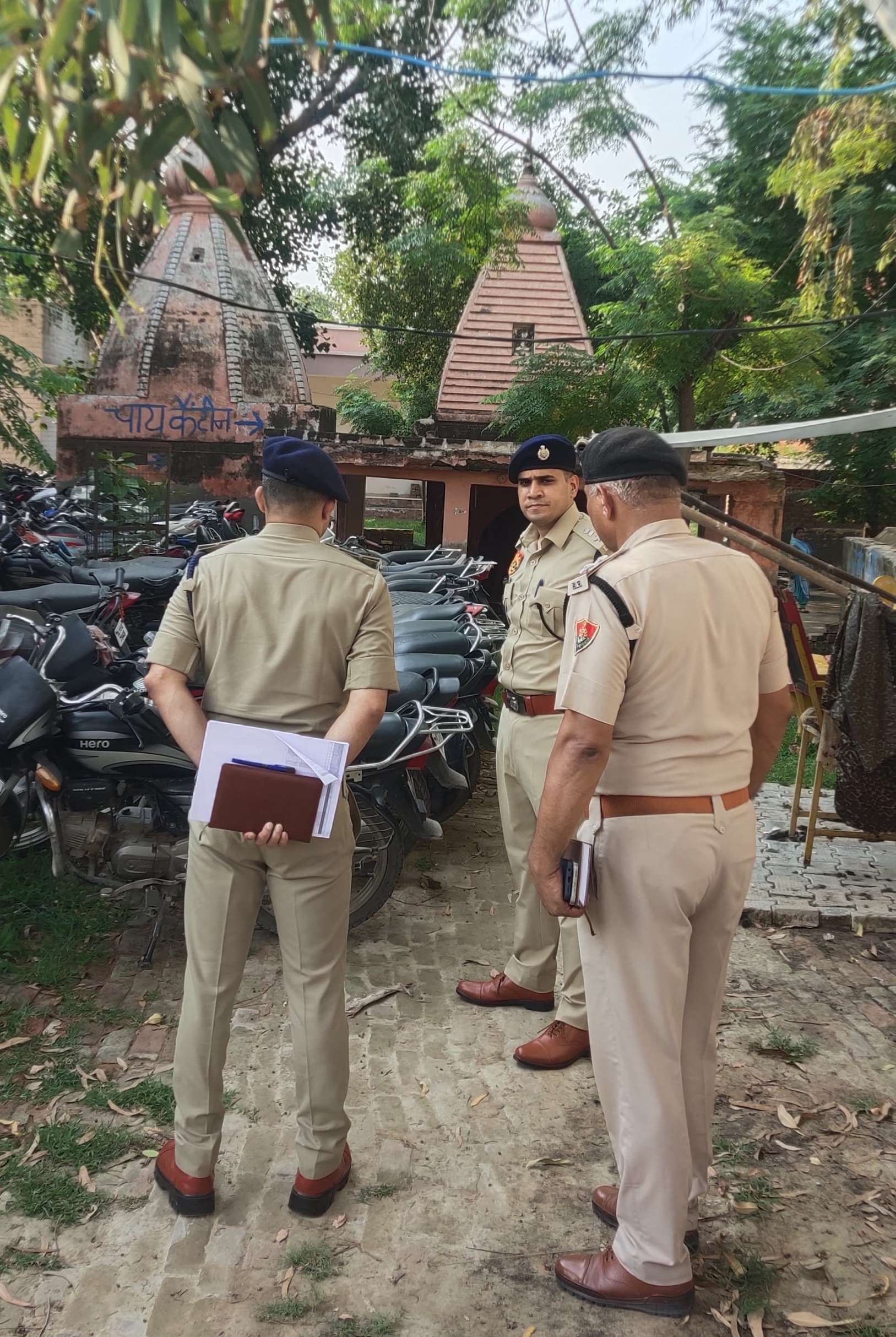 Superintendent of Police Hansi Amit Yashvardhan did a surprise inspection of Police Station Sadar Hansi.